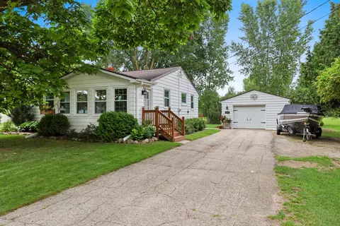5044 E Ronsman Rd, New Franken, WI 54229