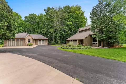 4430 Country Aire Ct, Hobart, WI 54155