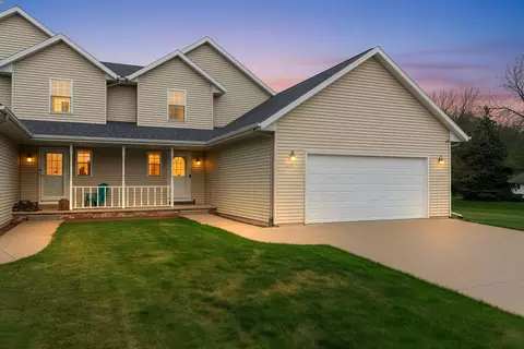 1087 Stillmeadow Ln, Menasha, WI 54952