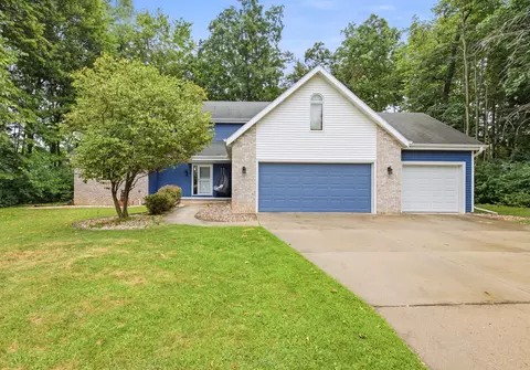 2420 Brantwood Dr, Neenah, WI 54956
