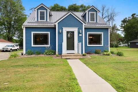 Exterior - 172 Williams St, Pulaski, WI 54162 photo 5 of 21