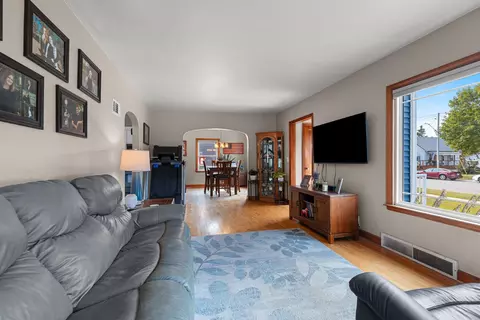 Living - 172 Williams St, Pulaski, WI 54162 photo 1 of 2