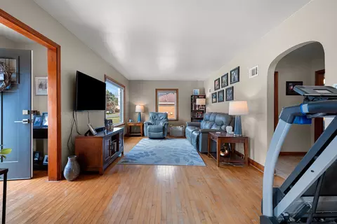 Living - 172 Williams St, Pulaski, WI 54162 photo 2 of 2