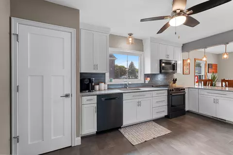 Kitchen - 172 Williams St, Pulaski, WI 54162 photo 3 of 7