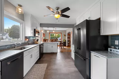 Kitchen - 172 Williams St, Pulaski, WI 54162 photo 5 of 7