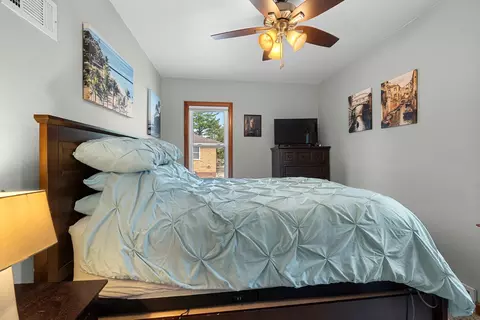 Bedroom - 172 Williams St, Pulaski, WI 54162 photo 3 of 9