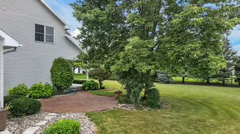 Exterior - 4718 W Chicory Ln, Appleton, WI 54914 photo 7 of 18