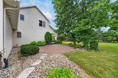 Exterior - 4718 W Chicory Ln, Appleton, WI 54914 photo 13 of 18