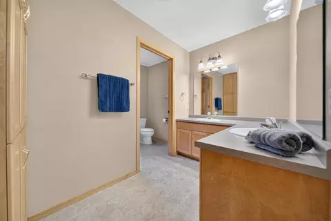 Bath - 4718 W Chicory Ln, Appleton, WI 54914 photo 4 of 7