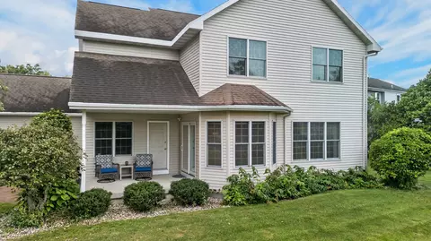 Exterior - 4718 W Chicory Ln, Appleton, WI 54914 photo 5 of 18