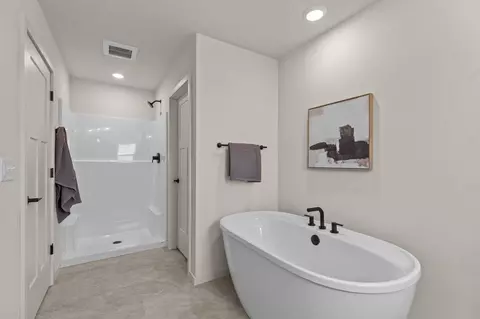 Bath - 3600 E Golden Gate Dr, Appleton, WI 54913 photo 1 of 4