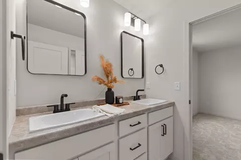 Bath - 3600 E Golden Gate Dr, Appleton, WI 54913 photo 3 of 4
