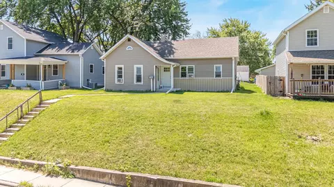 113 W 4th St, Kaukauna, WI 54130