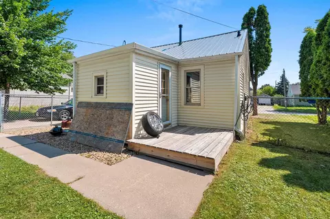 Exterior - 1519 N Wayne St, Appleton, WI 54911 photo 5 of 11