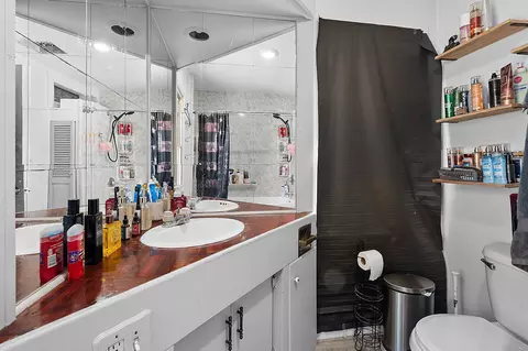 Bath - 1519 N Wayne St, Appleton, WI 54911 photo 2 of 2