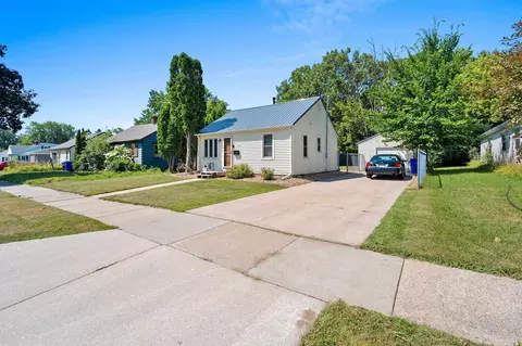 Exterior - 1519 N Wayne St, Appleton, WI 54911 photo 2 of 11