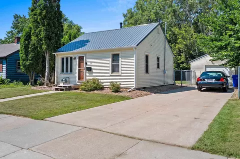 Exterior - 1519 N Wayne St, Appleton, WI 54911 photo 3 of 11