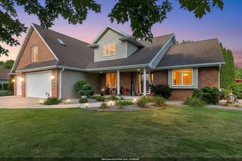 3110 Seafarer Way, Suamico, WI 54173