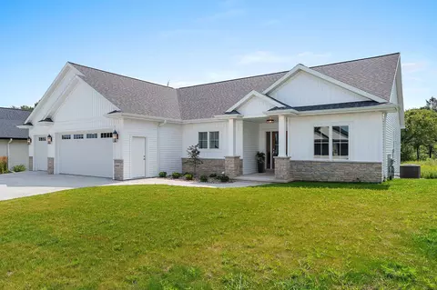 4049 Brussels Way, Howard, WI 54313