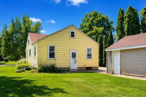 Exterior - 1230 E Fremont St, Appleton, WI 54915 photo 4 of 6