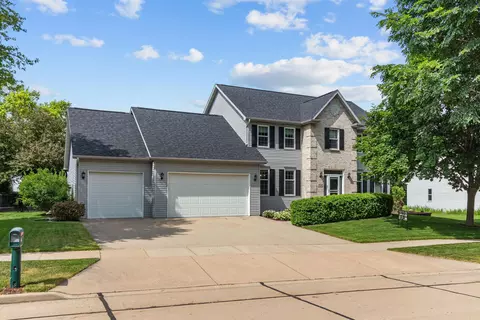 Exterior - 224 E Carrington Ln, Appleton, WI 54913 photo 2 of 13