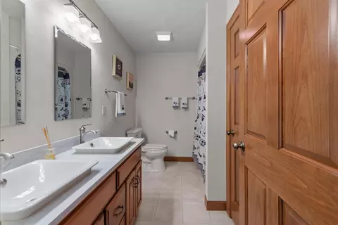 Bath - 224 E Carrington Ln, Appleton, WI 54913 photo 4 of 4