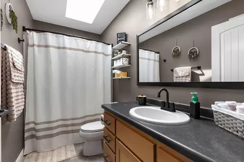 Bath - 4807 N Fuji Dr, Appleton, WI 54913 photo 3 of 4