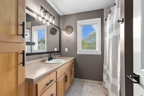 Bath - 4807 N Fuji Dr, Appleton, WI 54913 photo 1 of 4