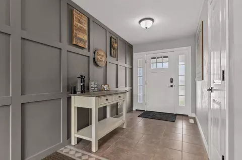 Entry Way - 4807 N Fuji Dr, Appleton, WI 54913 photo 1 of 1