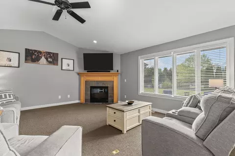 Living - 4807 N Fuji Dr, Appleton, WI 54913 photo 3 of 7