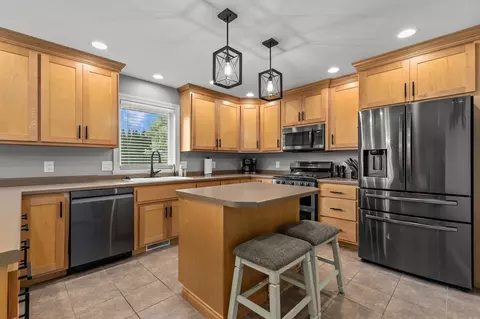 Kitchen - 4807 N Fuji Dr, Appleton, WI 54913 photo 3 of 5