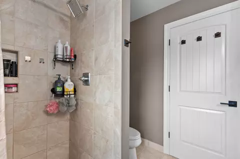 Bath - 4807 N Fuji Dr, Appleton, WI 54913 photo 2 of 4
