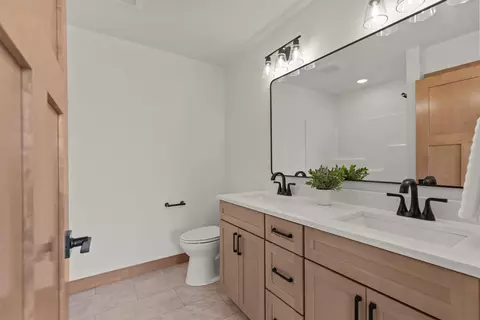 Bath - 1232 S Kensington Dr, Appleton, WI 54915 photo 1 of 5