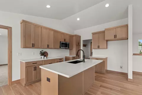 Kitchen - 1232 S Kensington Dr, Appleton, WI 54915 photo 2 of 3