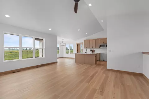 Living - 1232 S Kensington Dr, Appleton, WI 54915 photo 2 of 5