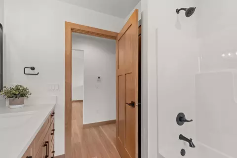 Bath - 1232 S Kensington Dr, Appleton, WI 54915 photo 5 of 5