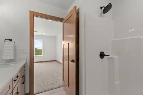 Bath - 1232 S Kensington Dr, Appleton, WI 54915 photo 3 of 5