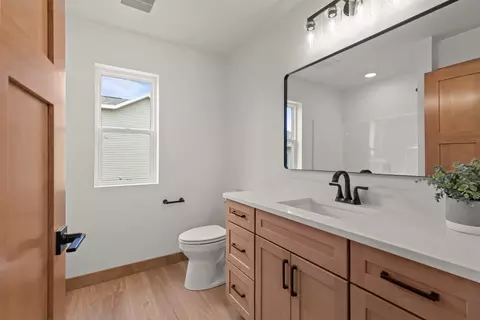 Bath - 1232 S Kensington Dr, Appleton, WI 54915 photo 4 of 5
