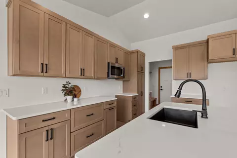 Kitchen - 1232 S Kensington Dr, Appleton, WI 54915 photo 3 of 3