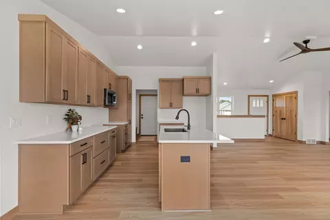 Kitchen - 1232 S Kensington Dr, Appleton, WI 54915 photo 1 of 3