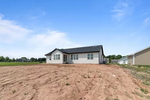 Exterior - 1232 S Kensington Dr, Appleton, WI 54915 photo 5 of 7