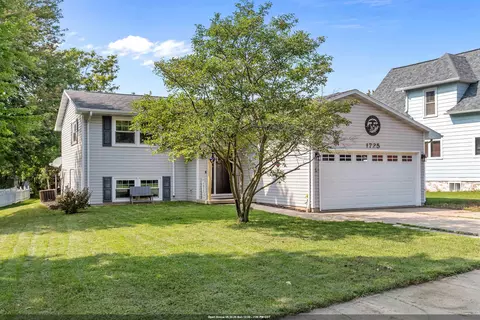 1725 Lawe St, Kaukauna, WI 54130