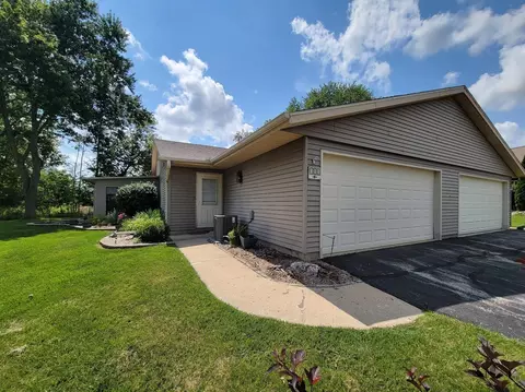 105 Tamarack Cir, Hartford, WI 53027