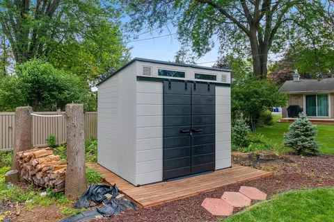 Exterior - 1221 E Hanson Dr, Appleton, WI 54915 photo 5 of 18