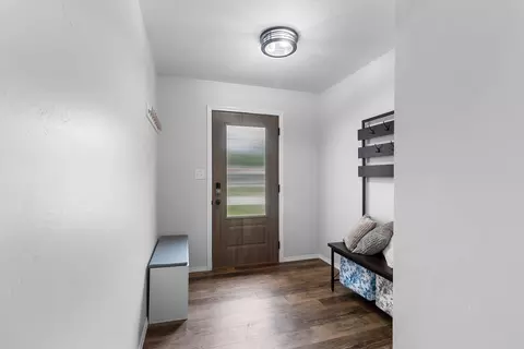 Entry Way - 1221 E Hanson Dr, Appleton, WI 54915 photo 2 of 3