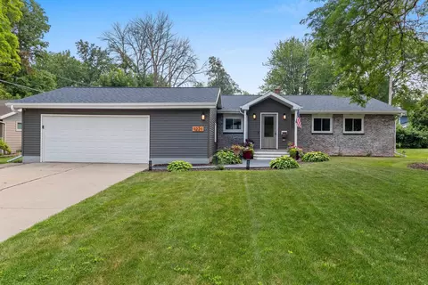 Exterior - 1221 E Hanson Dr, Appleton, WI 54915 photo 15 of 18