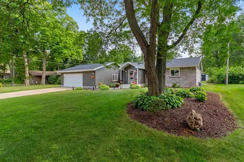 Exterior - 1221 E Hanson Dr, Appleton, WI 54915 photo 17 of 18