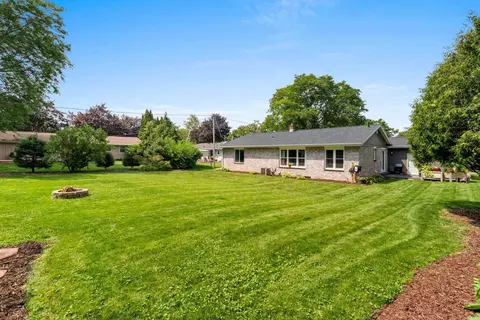 Exterior - 1221 E Hanson Dr, Appleton, WI 54915 photo 10 of 18