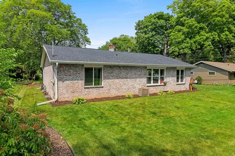 Exterior - 1221 E Hanson Dr, Appleton, WI 54915 photo 12 of 18
