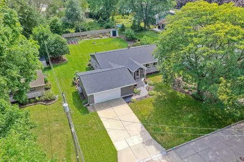 View/Area - 1221 E Hanson Dr, Appleton, WI 54915 photo 2 of 9